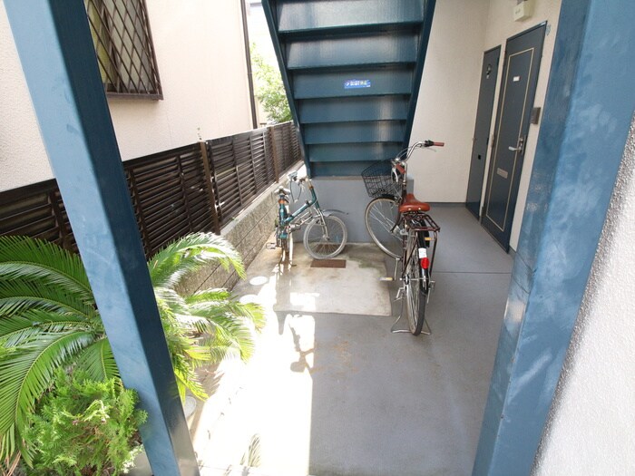 物件外観写真4　(駐輪場)