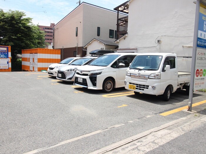 物件外観写真4　(駐車場)