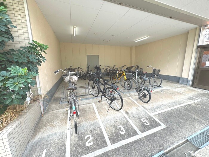 物件外観写真5　(駐輪場)