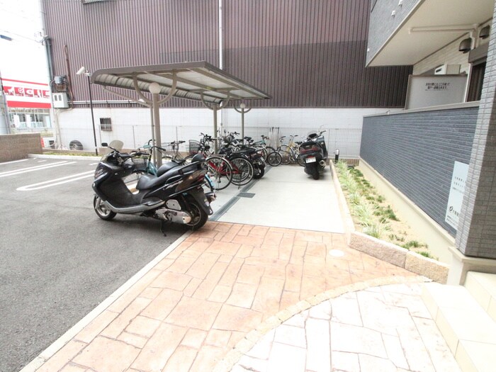物件外観写真4　(駐輪場)
