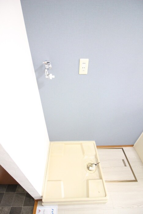 物件内観写真10　(洗濯機置場)