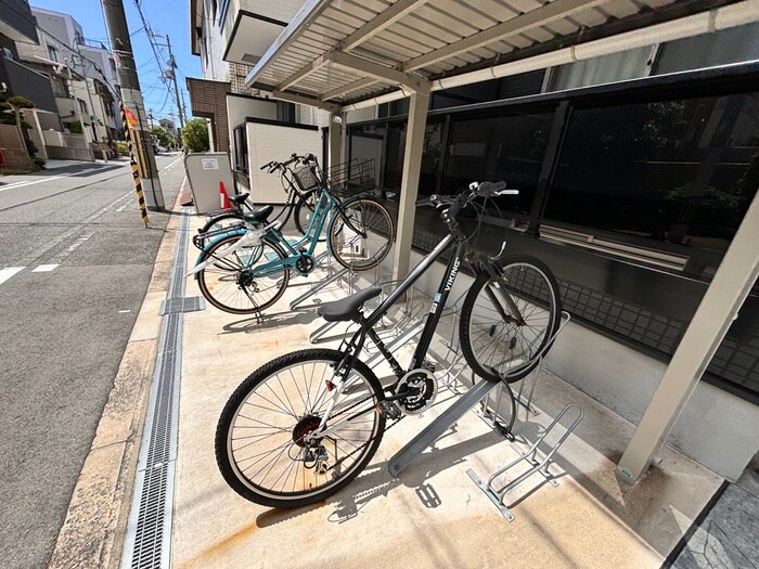 物件外観写真4　(駐輪場)