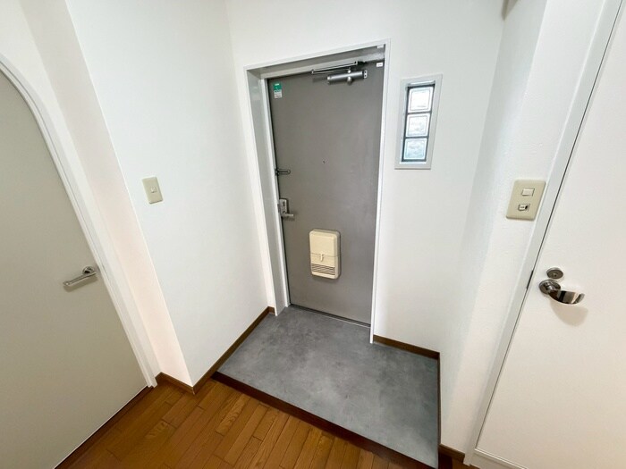 物件内観写真13　(玄関)