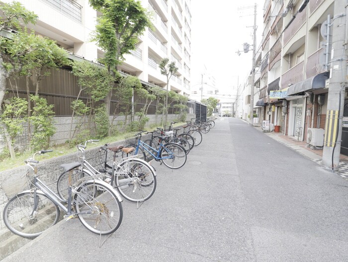 物件外観写真4　(駐輪場)