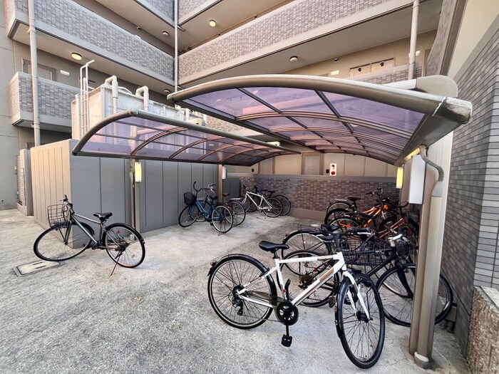 物件外観写真4　(駐輪場)