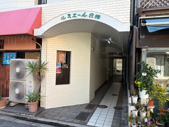 物件外観写真2　(エントランス部分)