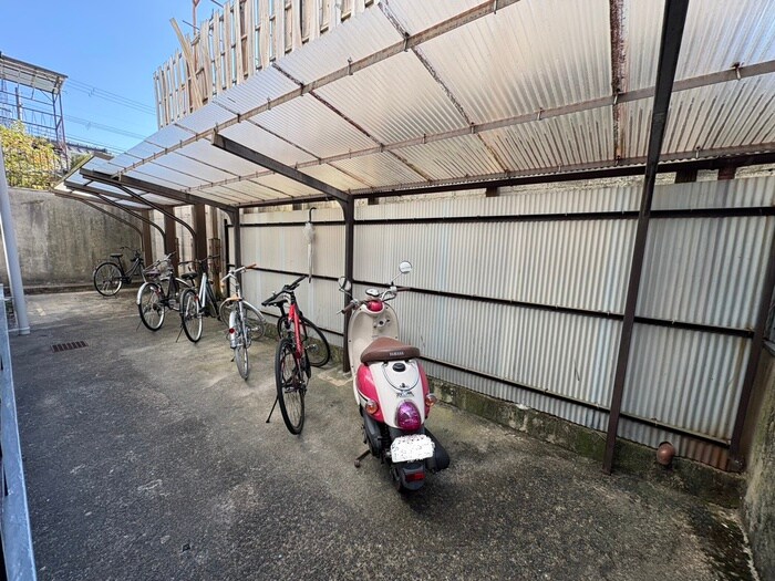 物件外観写真3　(駐輪場)