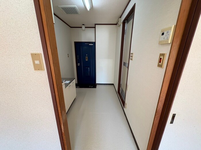 物件内観写真12　(廊下)