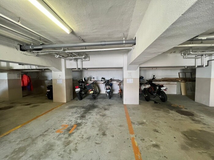 物件外観写真2　(駐輪場)