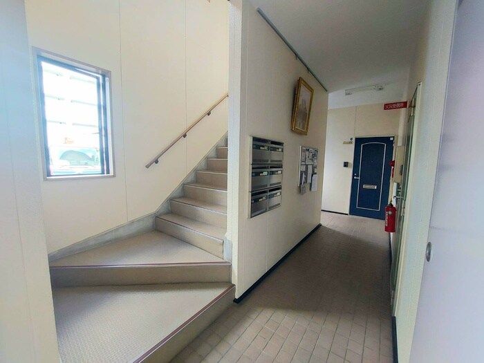 物件外観写真5　(エントランス部分)