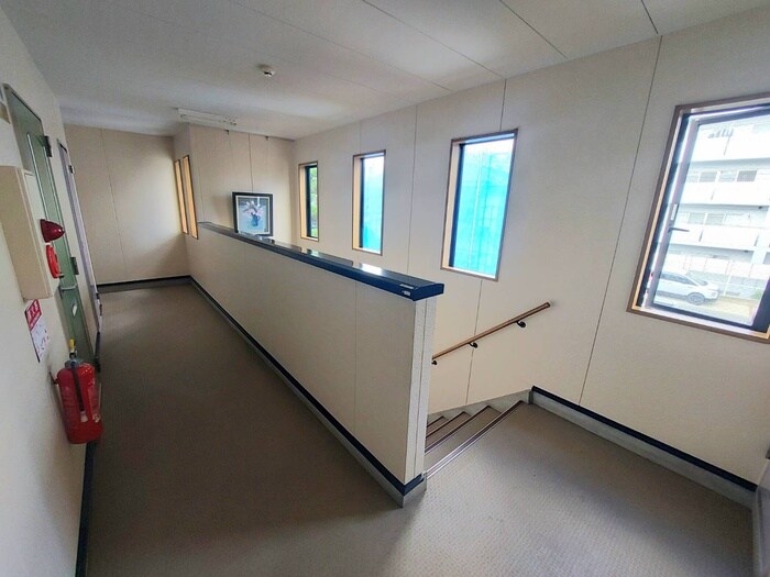 物件外観写真6　(エントランス部分)