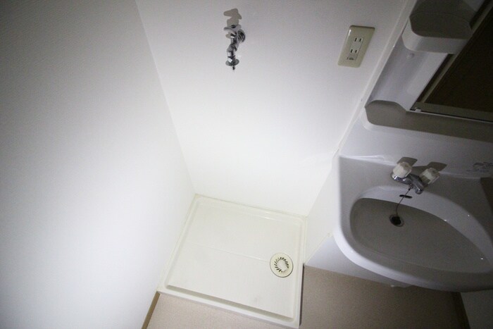 物件内観写真15　(洗濯機置場)