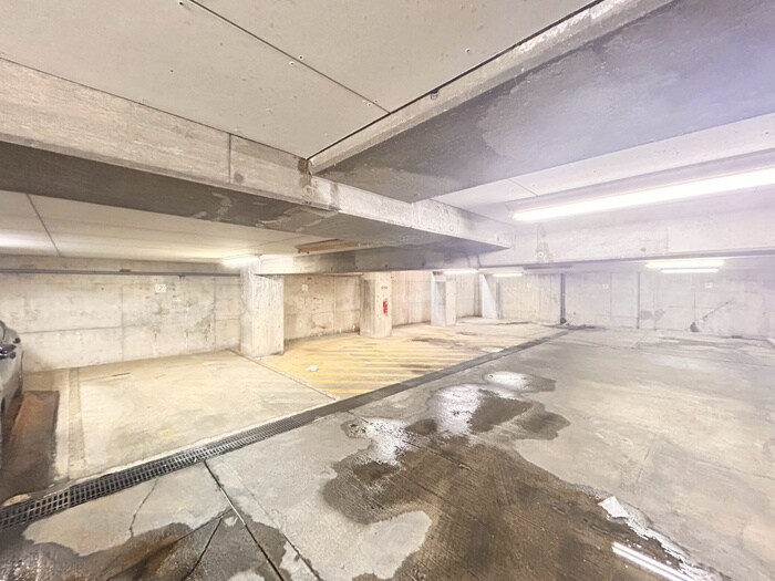 物件外観写真4　(駐車場)