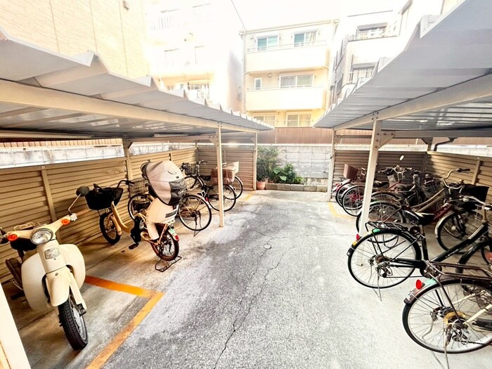 物件外観写真5　(駐輪場)