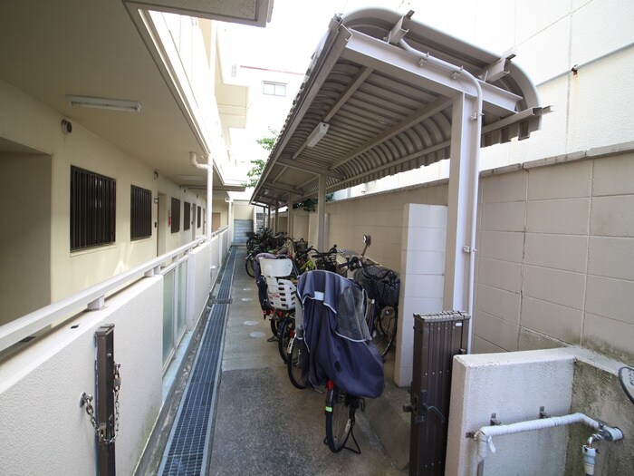 物件外観写真5　(駐輪場)