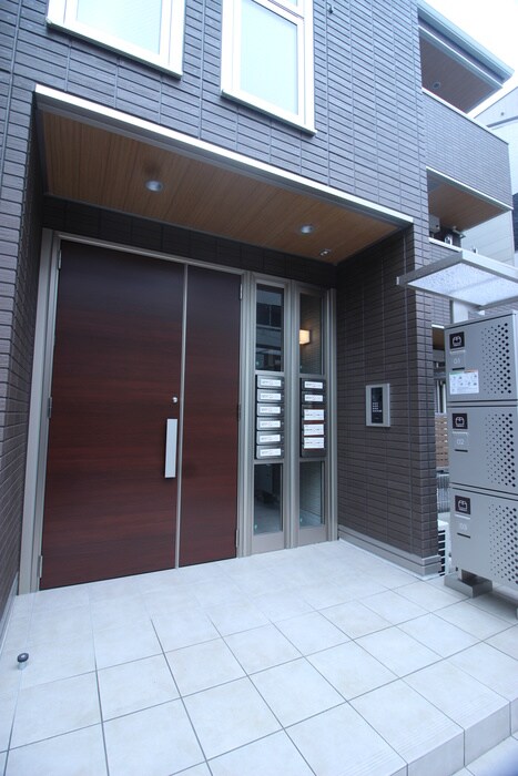 物件外観写真3　(エントランス部分)