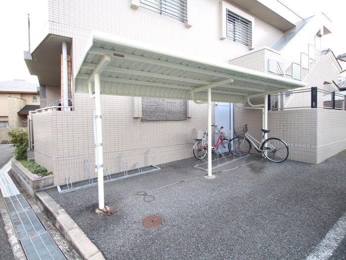 物件外観写真5　(駐輪場)
