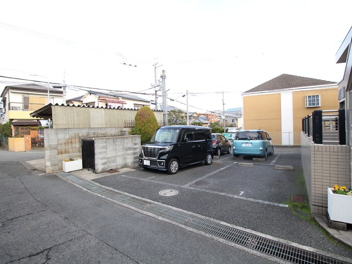 物件外観写真6　(駐車場)