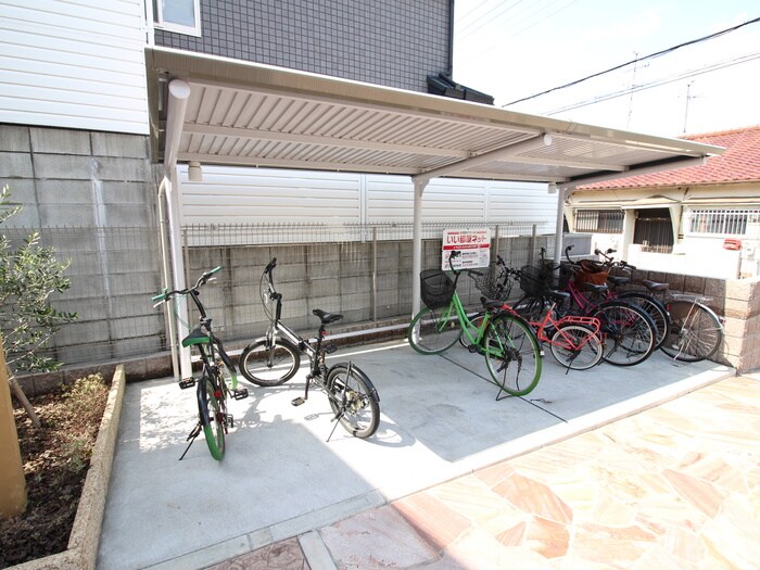 物件外観写真4　(駐輪場)