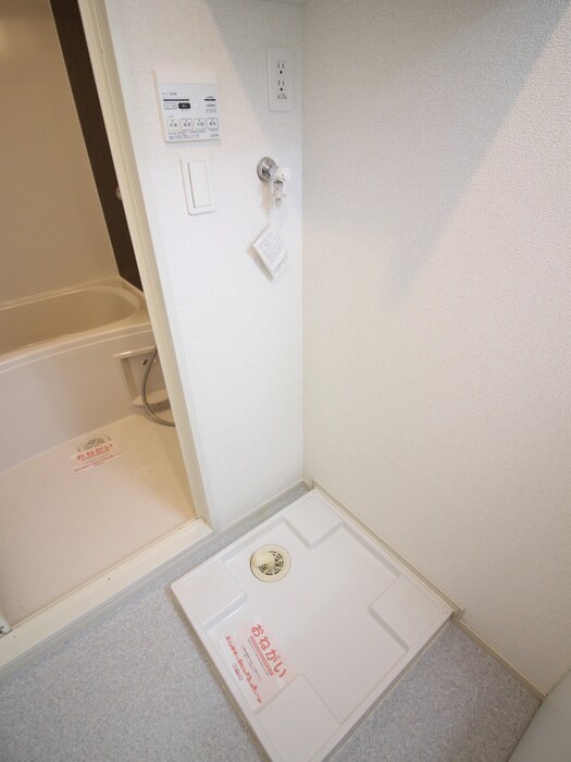 物件内観写真15　(洗濯機置場)