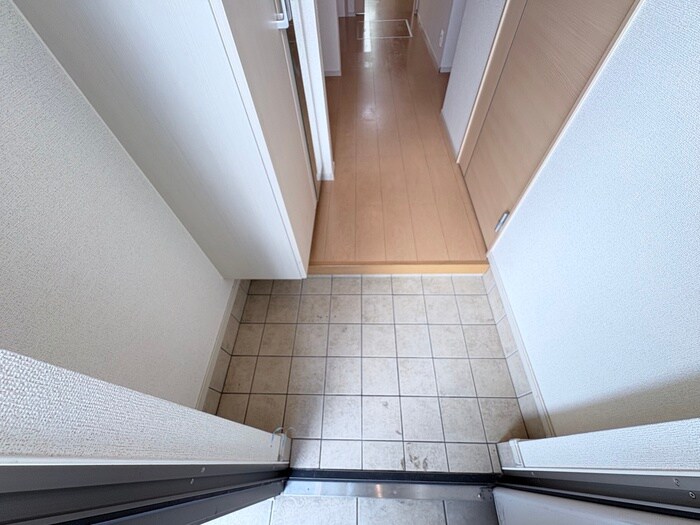 物件内観写真18　(玄関)