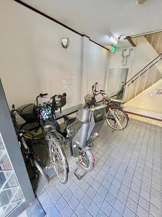 物件外観写真5　(駐輪場)