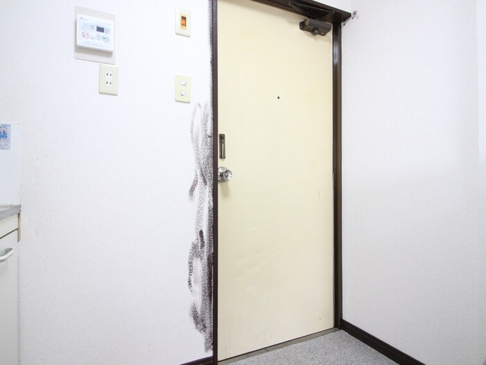 物件内観写真17　(玄関)