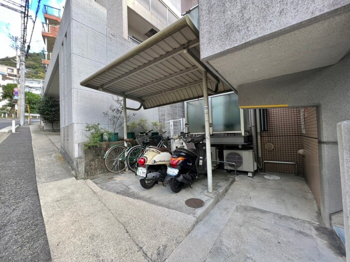 物件外観写真2　(駐輪場)