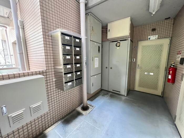 物件外観写真3　(エントランス部分)