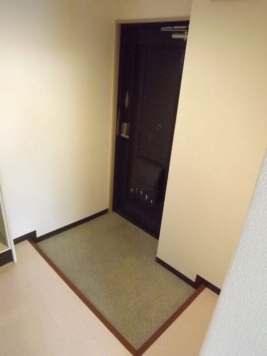 物件内観写真10　(玄関)