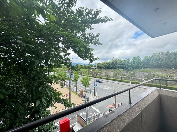 物件内観写真13　(室内からの展望)