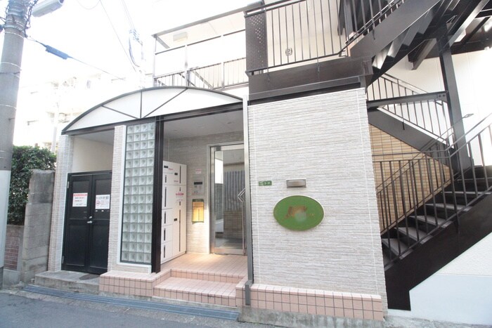 物件外観写真2　(エントランス部分)