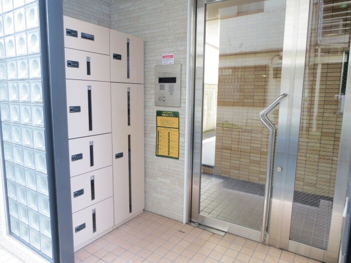 物件外観写真4　(エントランス部分)