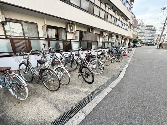 物件外観写真6　(駐輪場)