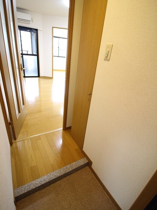 物件内観写真16　(玄関)