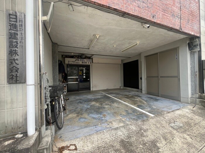 物件外観写真3　(駐車場)