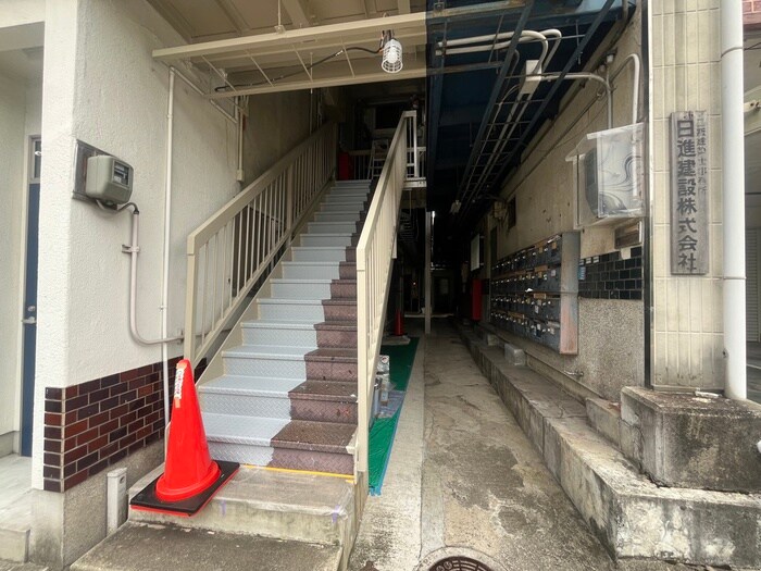 物件外観写真5　(エントランス部分)