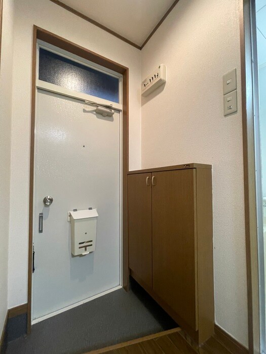 物件内観写真13　(玄関)