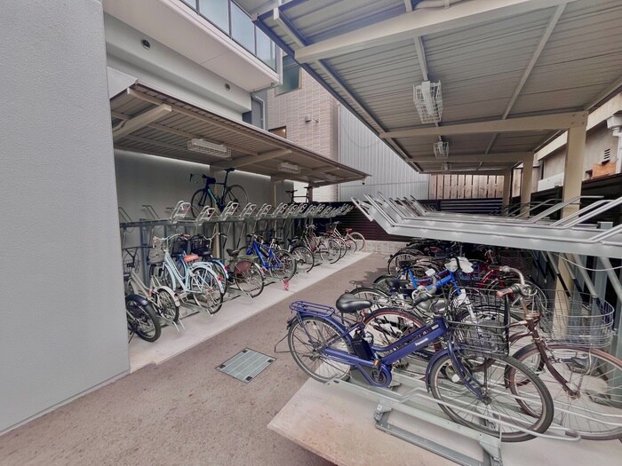 物件外観写真4　(駐輪場)