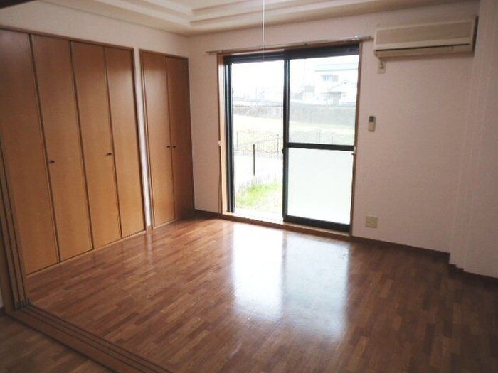 物件内観写真4　(居室)