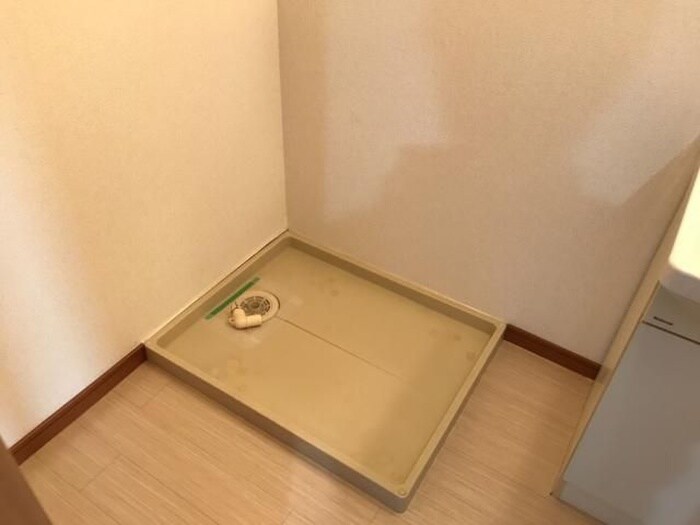 物件内観写真9　(洗濯機置場)