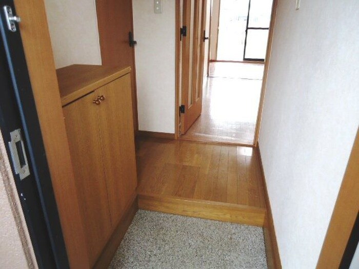 物件内観写真12　(玄関)