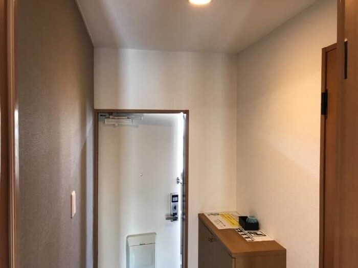 物件内観写真12　(玄関)