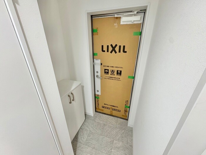 物件内観写真8　(玄関)