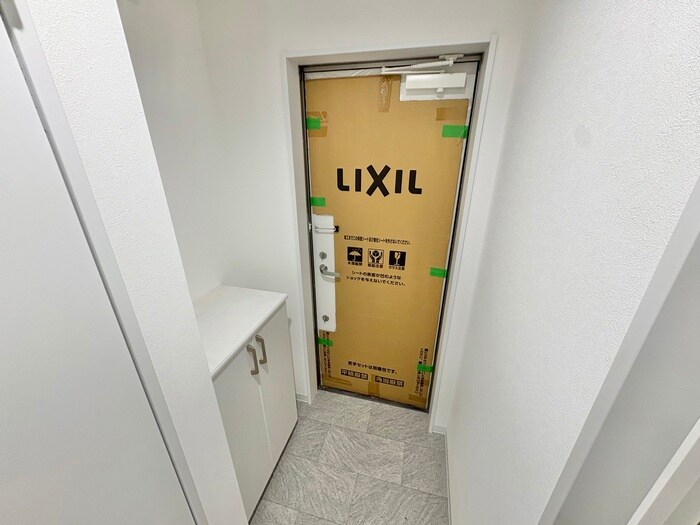 物件内観写真8　(玄関)