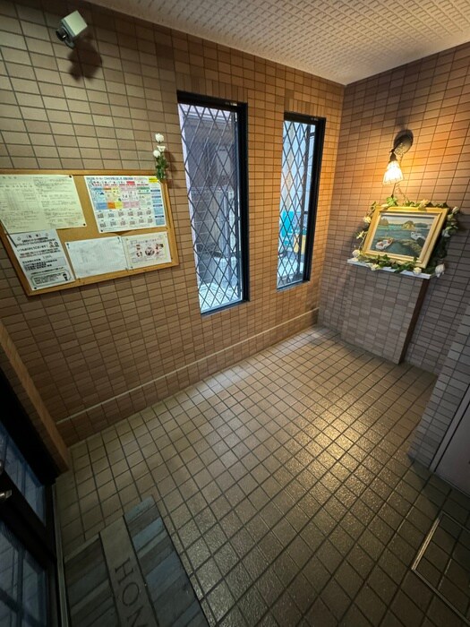 物件外観写真4　(エントランス部分)