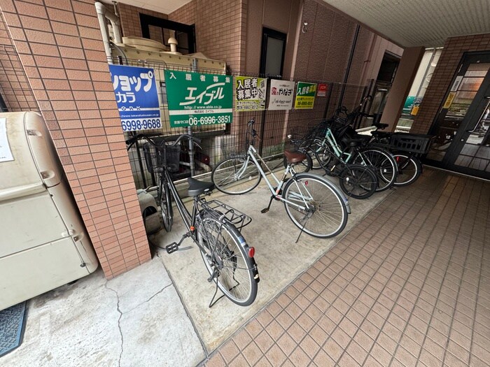 物件外観写真5　(駐輪場)