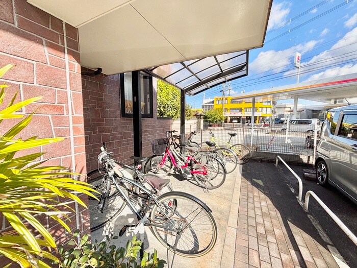 物件外観写真4　(駐輪場)