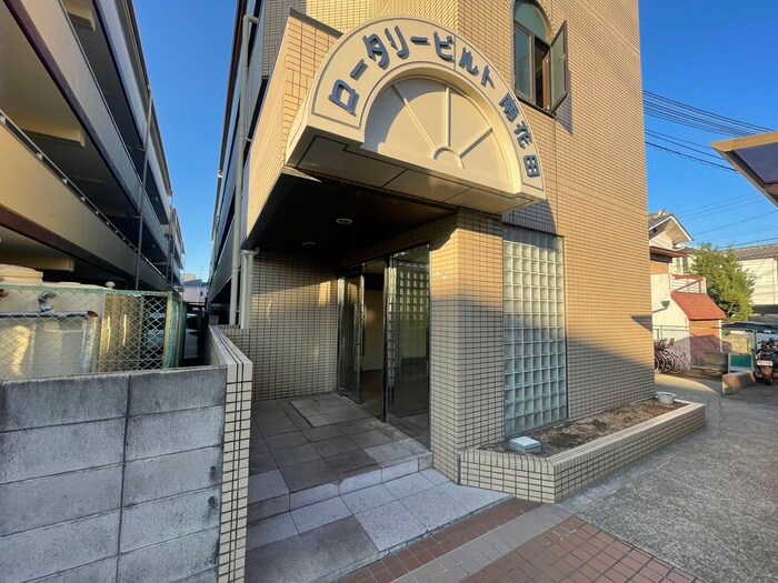 物件外観写真2　(エントランス部分)