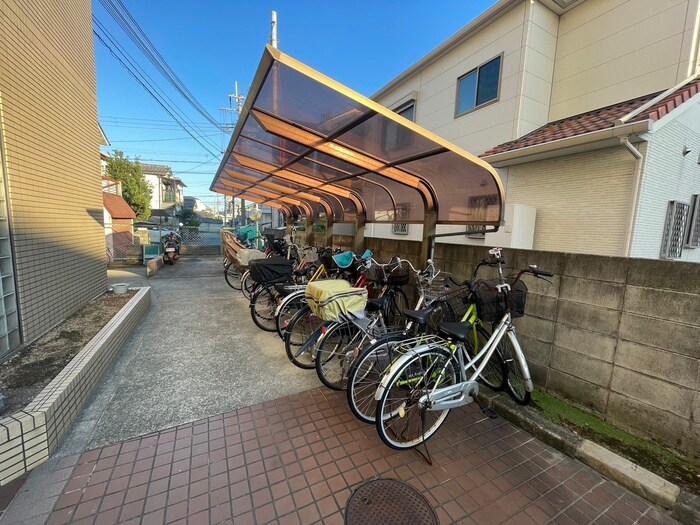 物件外観写真3　(駐輪場)